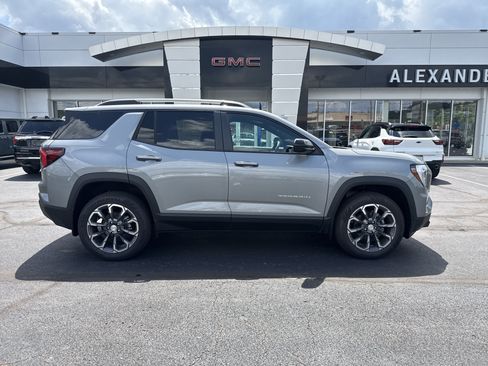 New 2027 GMC Terrain Elevation w/ Elevation Premium Package AWD/4WD image 2