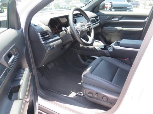 Used 2025 GMC Terrain Elevation w/ Elevation Premium Package FWD image 10