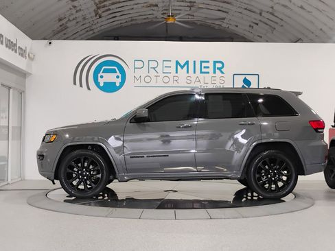 Used 2021 Jeep Grand Cherokee Laredo X RWD image 3