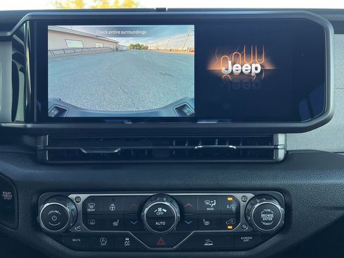 New 2025 Jeep Gladiator Sport image 3