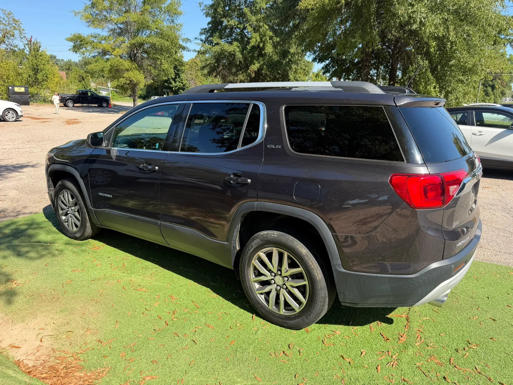 Used 2017 GMC Acadia SLE w/ Driver Alert Package I AWD/4WD image 7