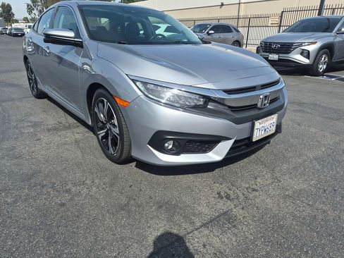 Used 2017 Honda Civic Touring image 5