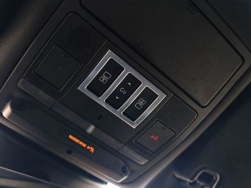 Used 2019 Land Rover Discovery HSE image 47