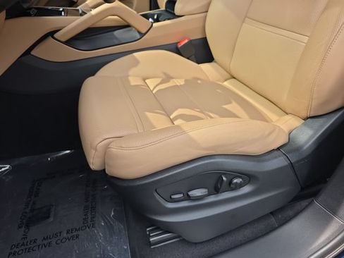 Used 2024 Porsche Cayenne AWD/4WD image 30