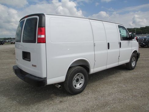 New 2026 GMC Savana 2500 w/ Driver Convenience Package RWD image 4