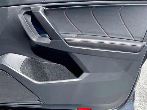 Used 2024 Volkswagen Tiguan SE image 23