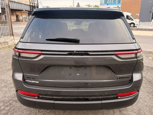 Used 2024 Jeep Grand Cherokee Limited w/ Black Appearance Package AWD/4WD image 6