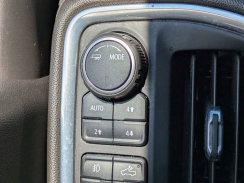 Used 2022 Chevrolet Silverado 1500 LT Trail Boss w/ Convenience Package II image 24