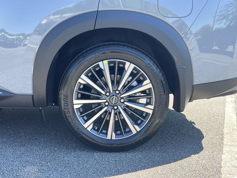 New 2026 Nissan Pathfinder Platinum FWD image 28