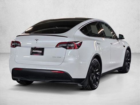 Used 2021 Tesla Model Y Long Range image 5