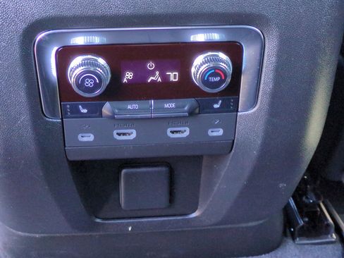 Used 2024 GMC Yukon XL SLT w/ SLT Luxury Package AWD/4WD image 20