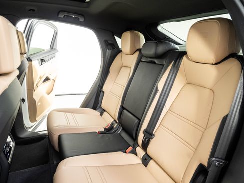Certified 2026 Porsche Cayenne E-Hybrid Coupe AWD/4WD image 22