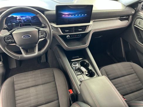 Used 2025 Ford Explorer ST-Line w/ ST-Line Street Pack AWD/4WD image 11