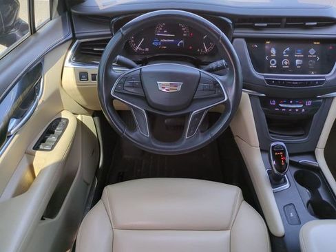 Used 2018 Cadillac XT5 FWD image 16