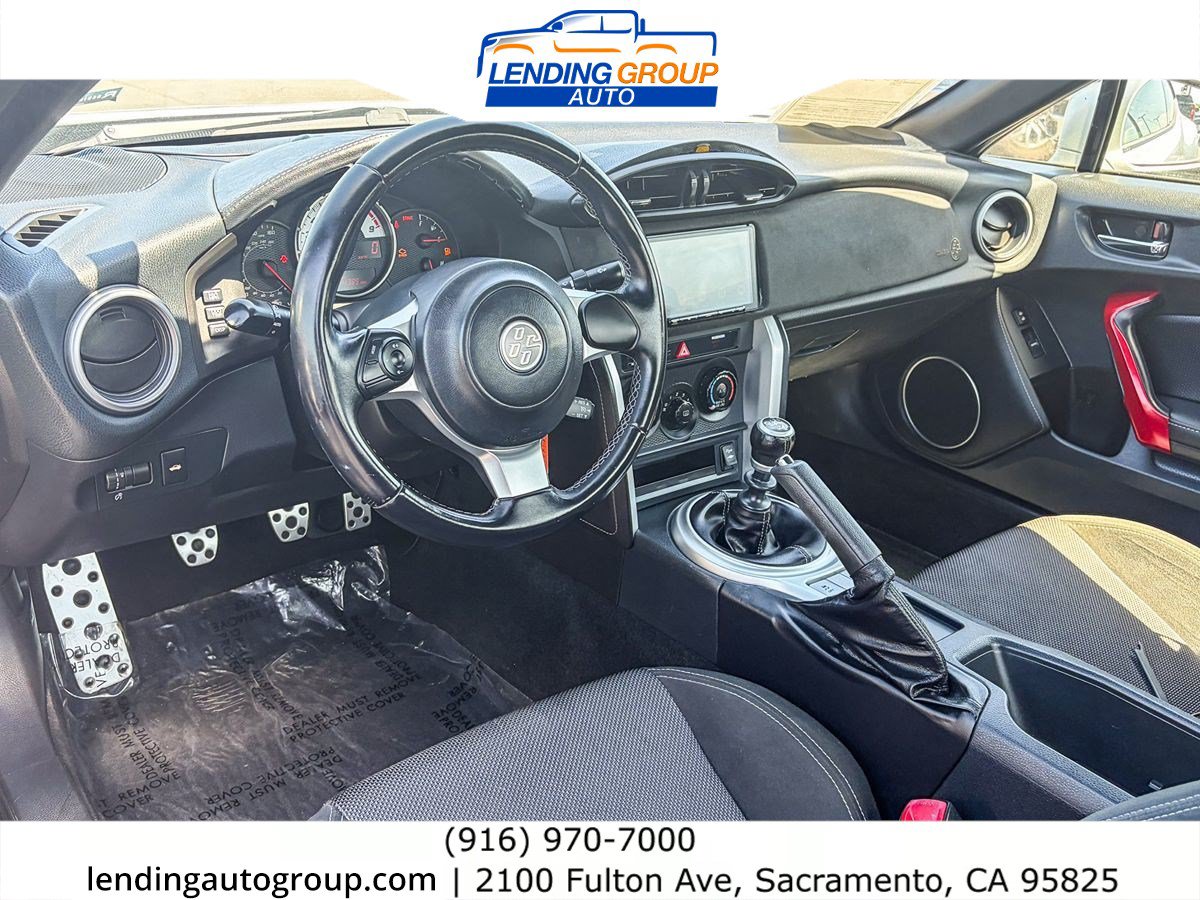 Used 2017 Toyota 86 RWD image 11