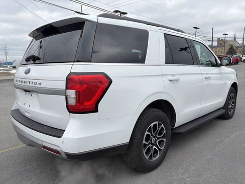 Used 2024 Ford Expedition XLT image 3