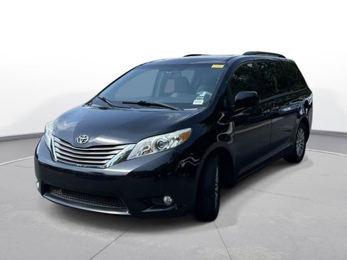 Used 2013 Toyota Sienna XLE w/ Premium Pkg FWD image 2