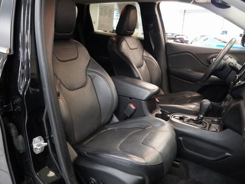 Used 2019 Jeep Cherokee Limited image 25