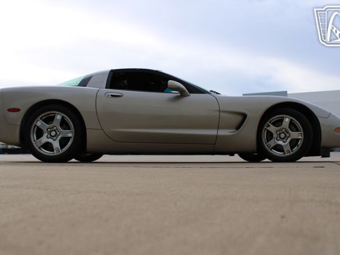 Used 1998 Chevrolet Corvette Coupe w/ Performance Handling Pkg image 20