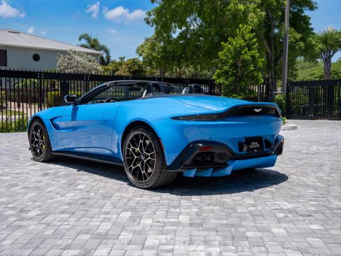 Used 2021 Aston Martin V8 Vantage Roadster RWD image 7