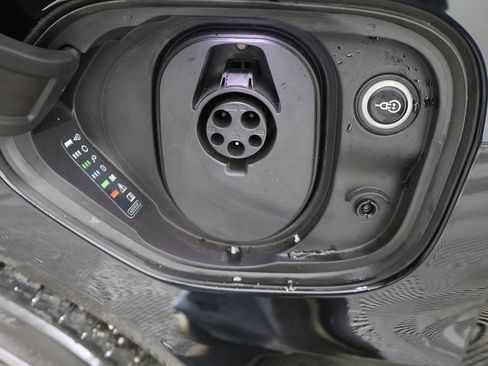 Used 2023 Audi e-tron GT Premium Plus image 18