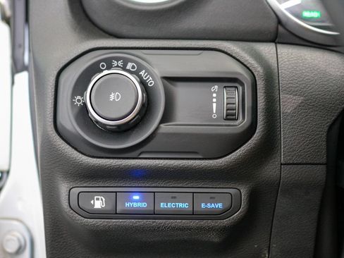 Used 2023 Jeep Wrangler Unlimited Sahara w/ Cold Weather Group AWD/4WD image 9