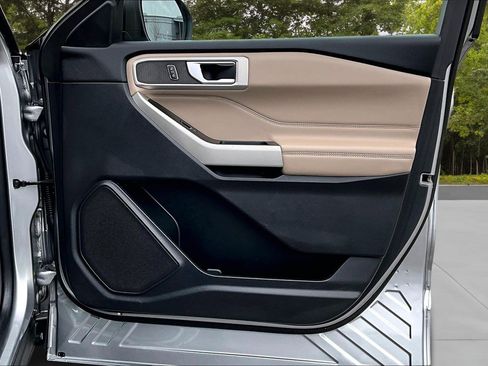 Certified 2020 Ford Explorer XLT w/ Equipment Group 202A image 32