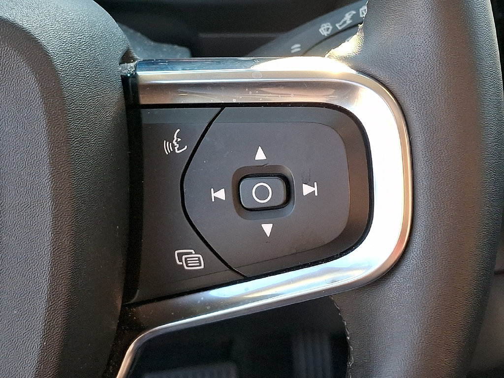 Certified 2024 Volvo XC40 B5 Plus w/ Protection Package Premier AWD/4WD image 24