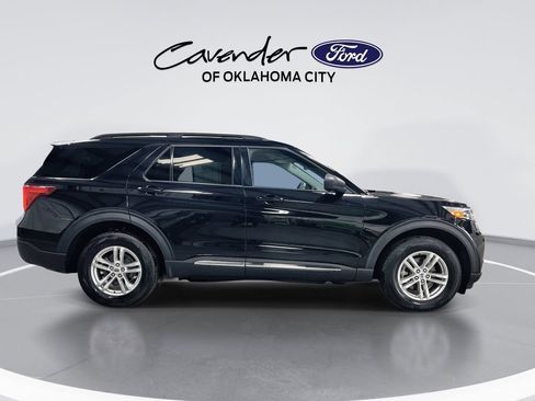 Used 2023 Ford Explorer XLT w/ Equipment Group 202A AWD/4WD image 9