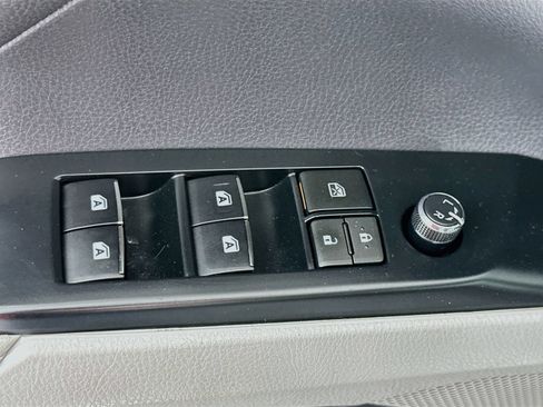 Used 2018 Toyota Camry XLE w/ Audio Package FWD image 18