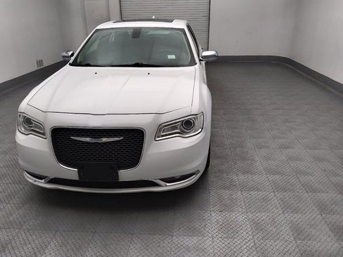 Used 2020 Chrysler 300 Limited RWD image 15