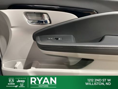 Used 2021 Honda Pilot Touring image 25