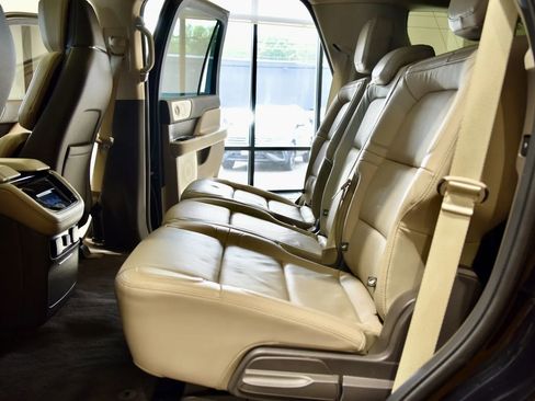 Used 2023 Lincoln Navigator Reserve AWD/4WD image 20