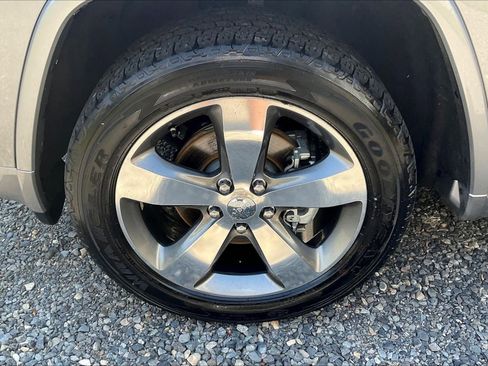 Used 2015 Jeep Grand Cherokee Overland AWD/4WD image 32