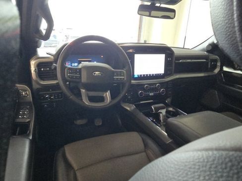 Used 2022 Ford Explorer Platinum w/ Equipment Group 601A AWD/4WD image 18