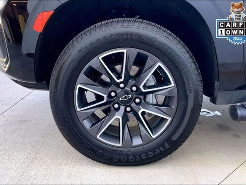 Used 2022 Chevrolet Suburban Z71 w/ Luxury Package AWD/4WD image 9