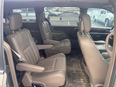 Used 2013 Chrysler Town & Country Touring FWD image 23
