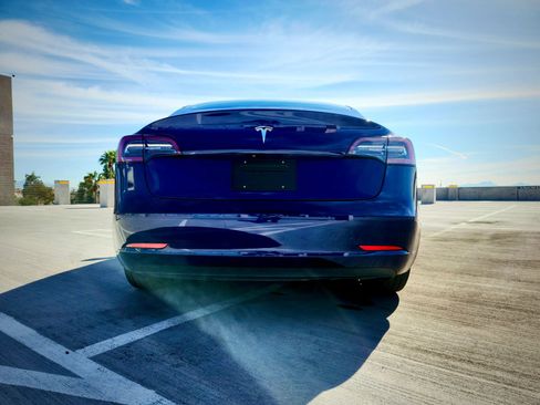 Used 2018 Tesla Model 3 Mid Range RWD image 10