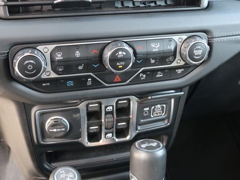 Used 2024 Jeep Wrangler High Altitude image 18