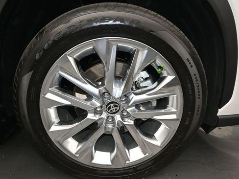 Used 2026 Toyota Highlander Limited image 18