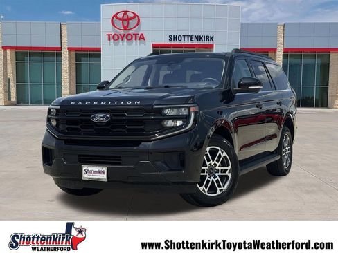 Used 2025 Ford Expedition Active AWD/4WD image 1