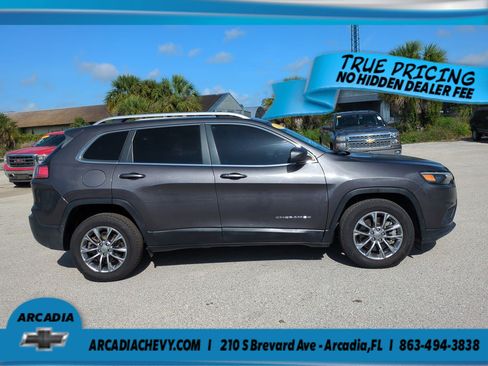 Used 2021 Jeep Cherokee Latitude Lux w/ Comfort/Convenience Group FWD image 3