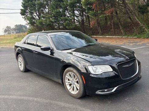 Used 2021 Chrysler 300 Touring L w/ Popular Equipment Group image 21