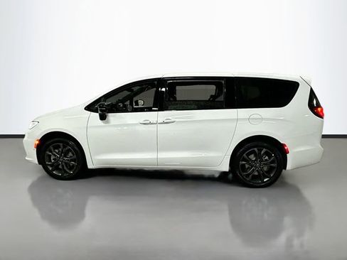 New 2026 Chrysler Pacifica Select image 9