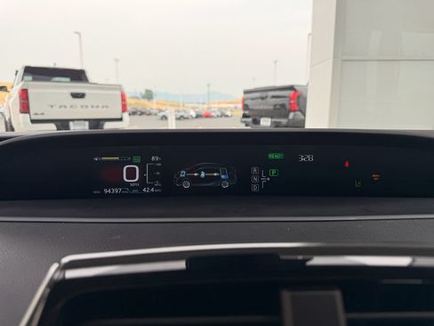 Used 2017 Toyota Prius Three Touring FWD image 18