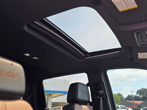 Used 2023 Chevrolet Silverado 1500 High Country w/ High Country Premium Package AWD/4WD image 38