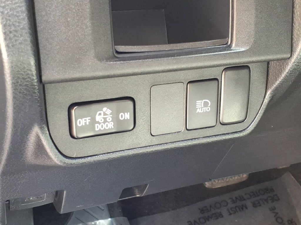 Used 2019 Toyota Tacoma SR5 AWD/4WD image 17