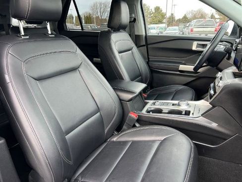 Certified 2023 Ford Explorer XLT w/ Equipment Group 202A image 33