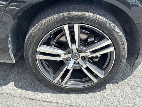Used 2018 Volvo XC60 T5 Momentum w/ Vision Package AWD/4WD image 27
