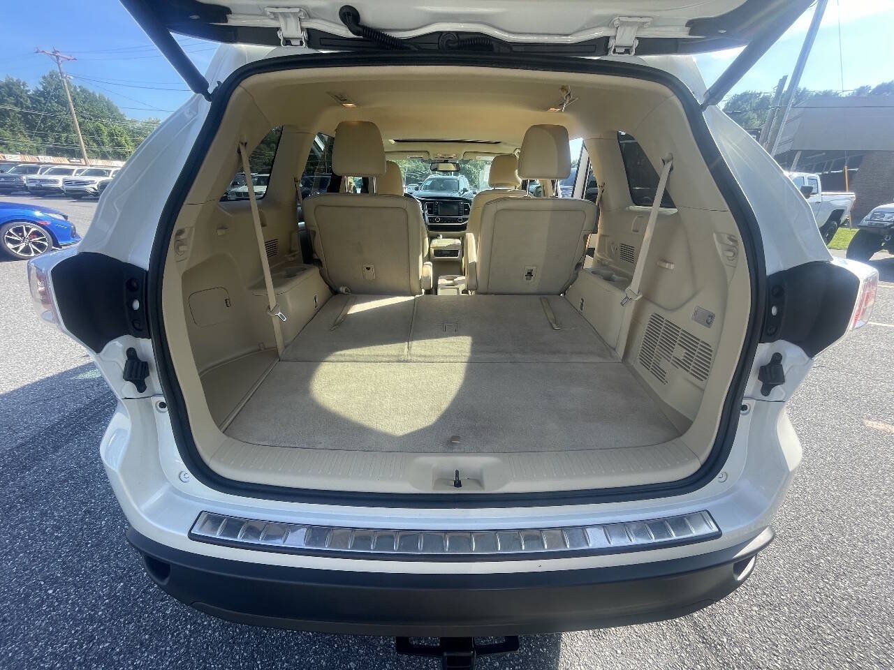 Used 2016 Toyota Highlander XLE AWD/4WD image 17